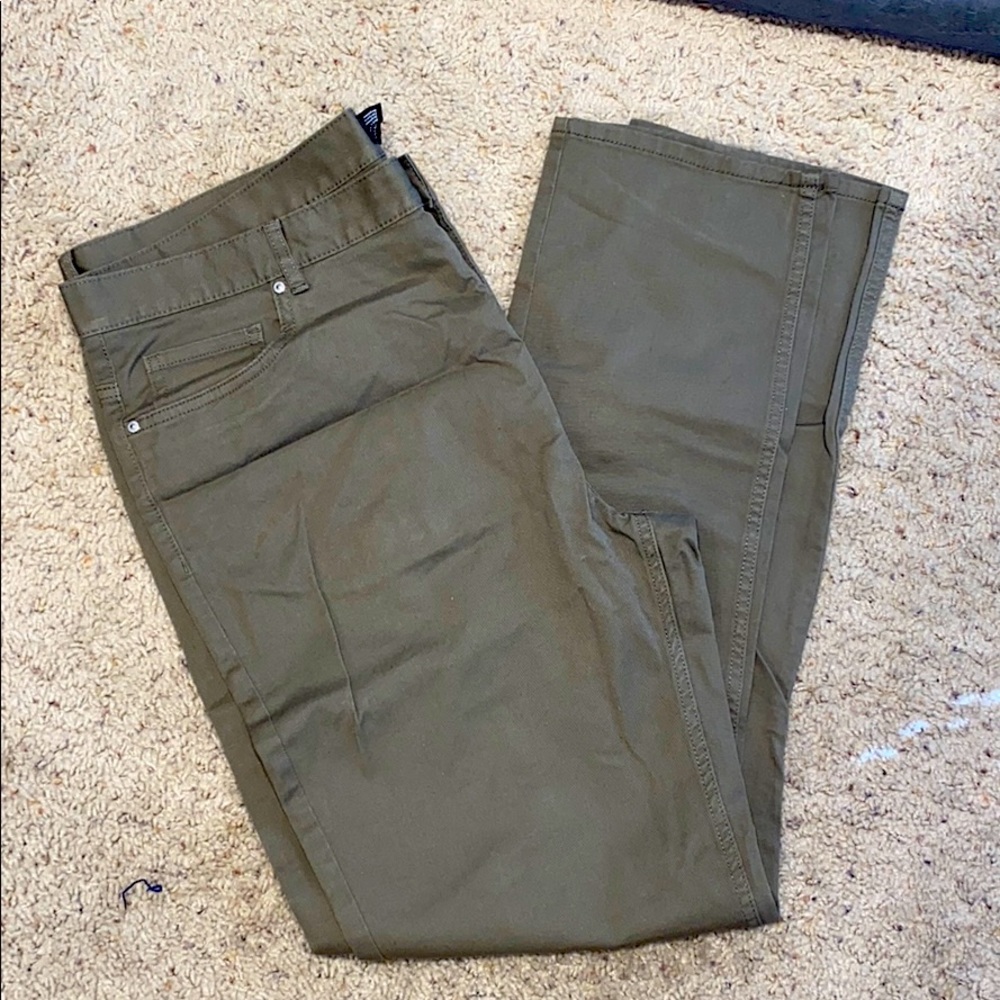 Men’s olive green pants